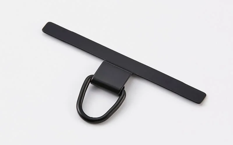 Dカンと一体化した黒い金属製のバー