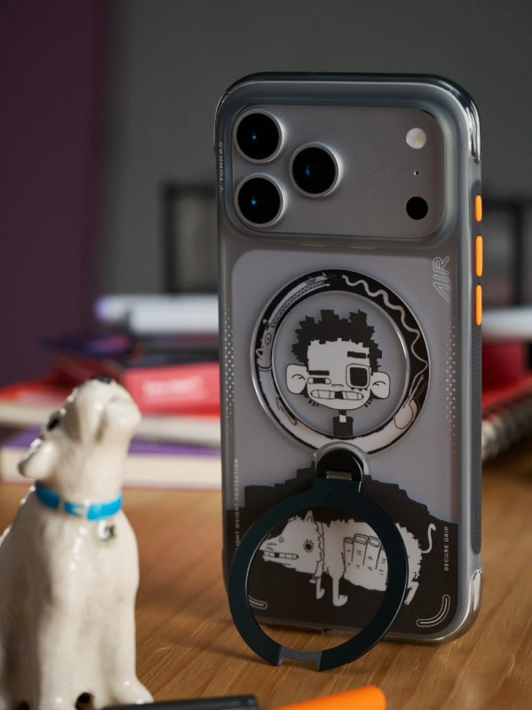 GAWX氏のイラストが特徴的なiPhoneケース