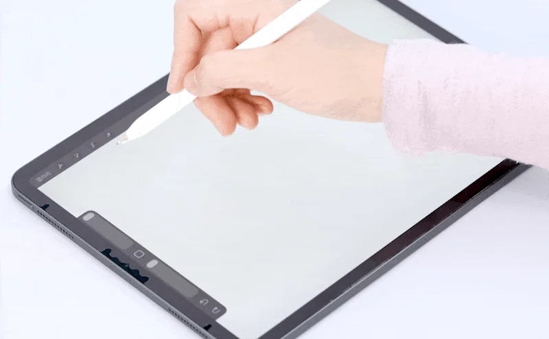 iPadで描画中の手元