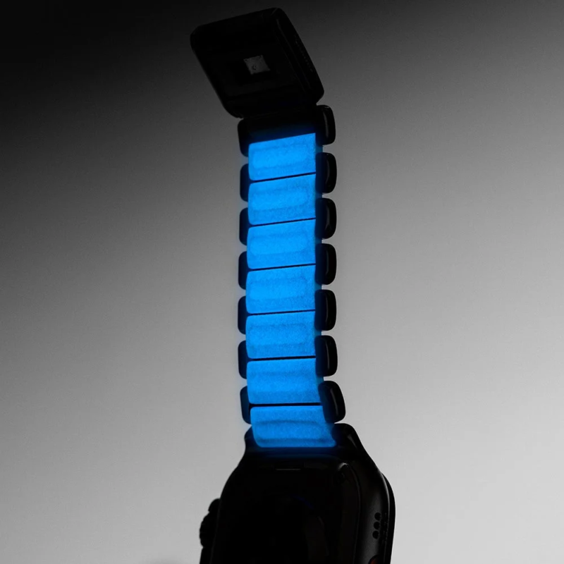 暗闇で発光するSTRATOS BAND ICY BLUE GLOW