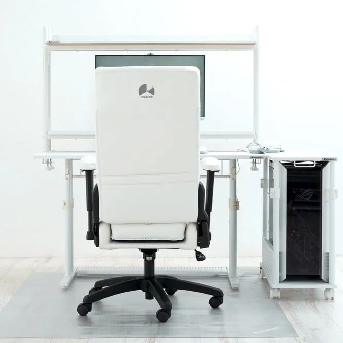 白いゲーミングデスク環境