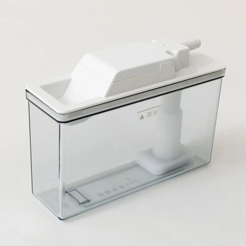 白い蓋と内部部品を備えた透明なプラスチック製水タンク