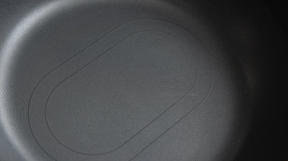 フライパン表面のクローズアップ