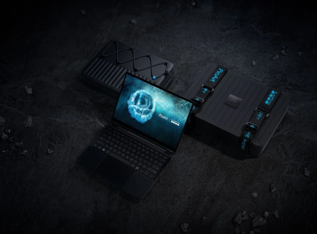 ProArtとGoProのロゴが表示されたノートパソコンと頑丈なケース