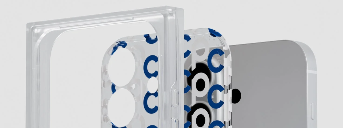 透明なスマートフォンケースのクローズアップ