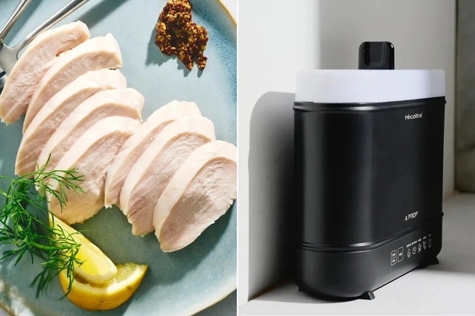 スライスされた鶏肉がレモンとディル、粒マスタードと共に青い皿に盛り付けられています。隣には「récolte A PROP」というブランド名の黒いキッチン家電が置かれています。