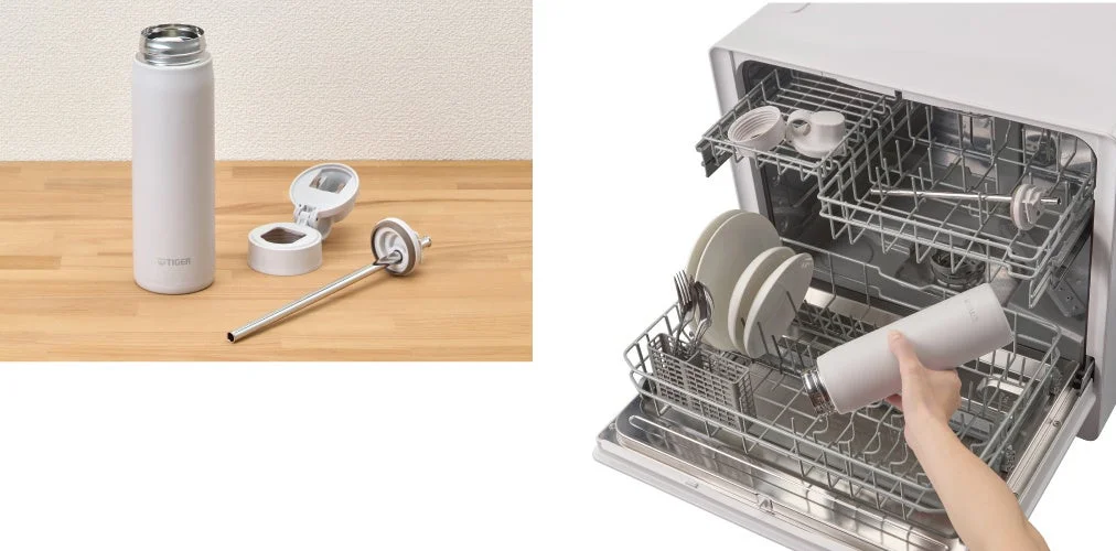 白い水筒が分解された状態で置かれており、その水筒が食洗機にセットされている様子です。食洗機対応で手軽に洗浄できることを示唆しています。