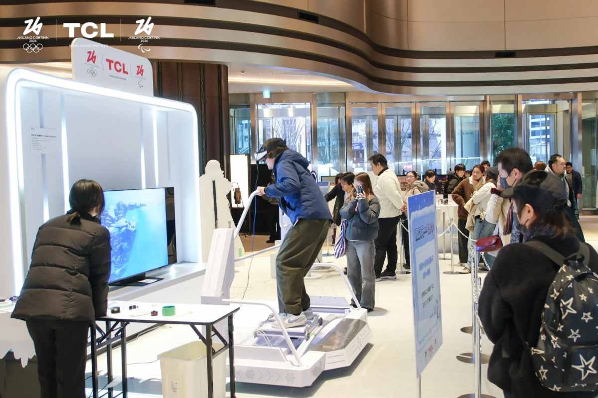 大型ディスプレイに映し出されるVR体験