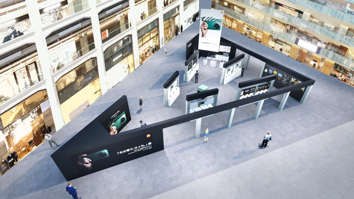 商業施設のアトリウムで開催されているXiaomiの展示イベントの様子