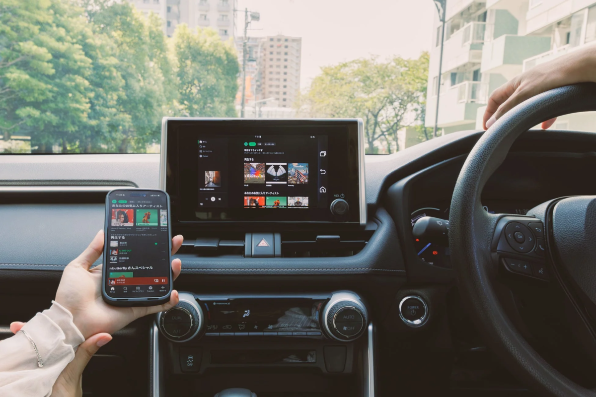 車内での音楽アプリ画面