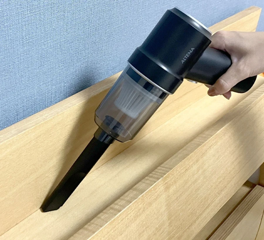 ALTENA ハンディクリーナーによる隙間掃除