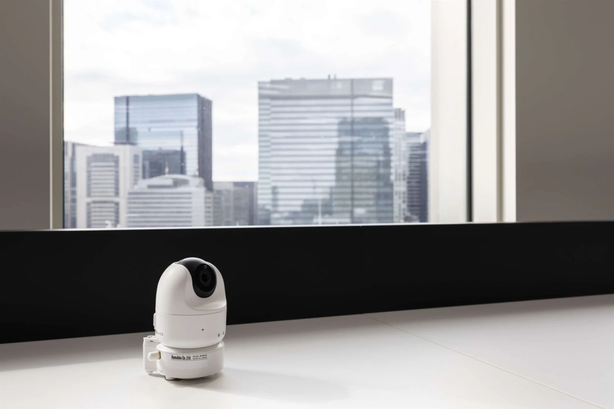 白い監視カメラ、オフィス、都市