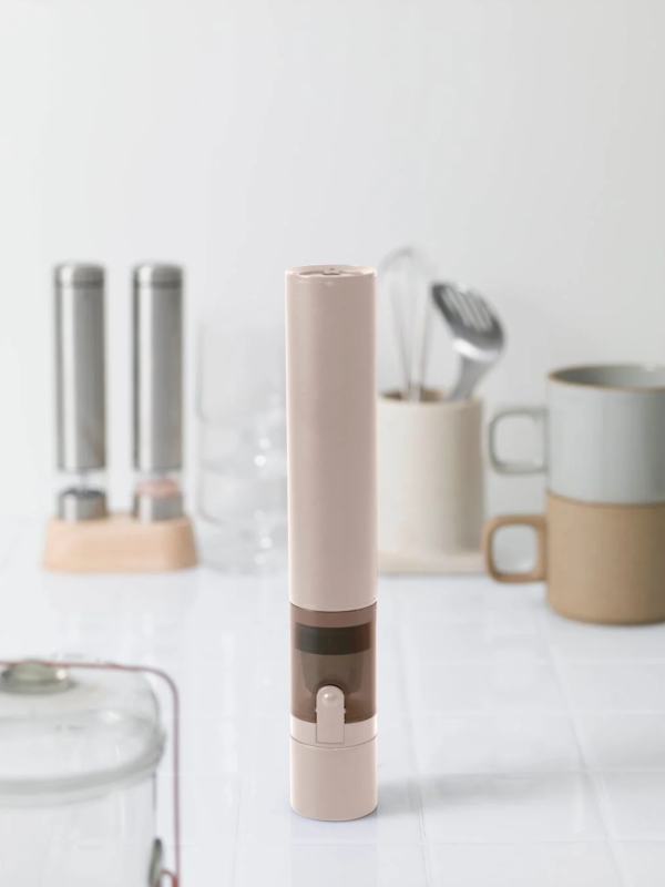 ピンクベージュのコードレスハンディクリーナー SMOOK