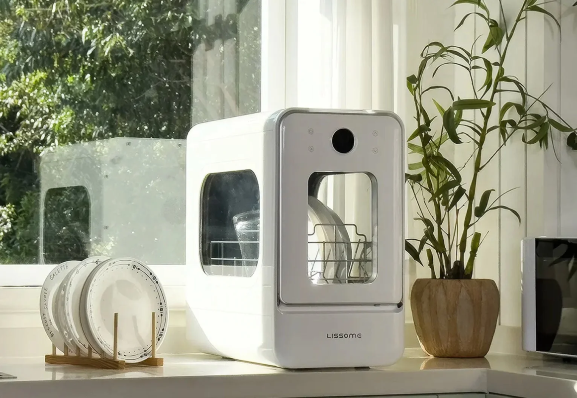 食洗機、キッチン、食器、皿、観葉植物、窓、日光、家電、インテリア、白、清潔感