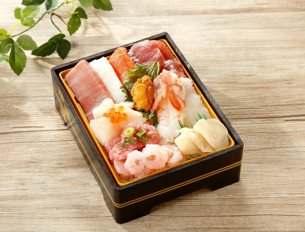 100年記念の11種具材の贅沢海鮮丼