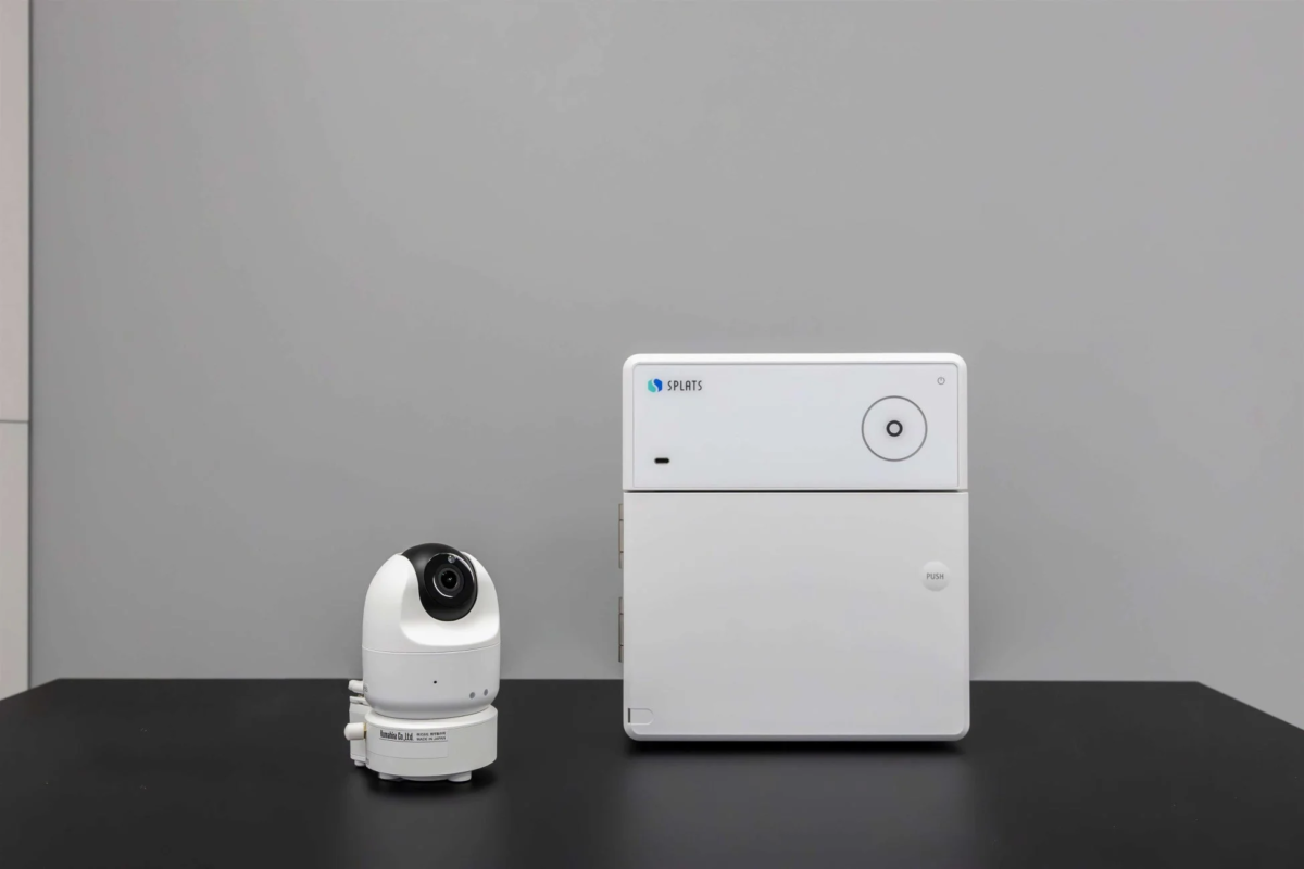 小型防犯カメラとセキュリティハブ