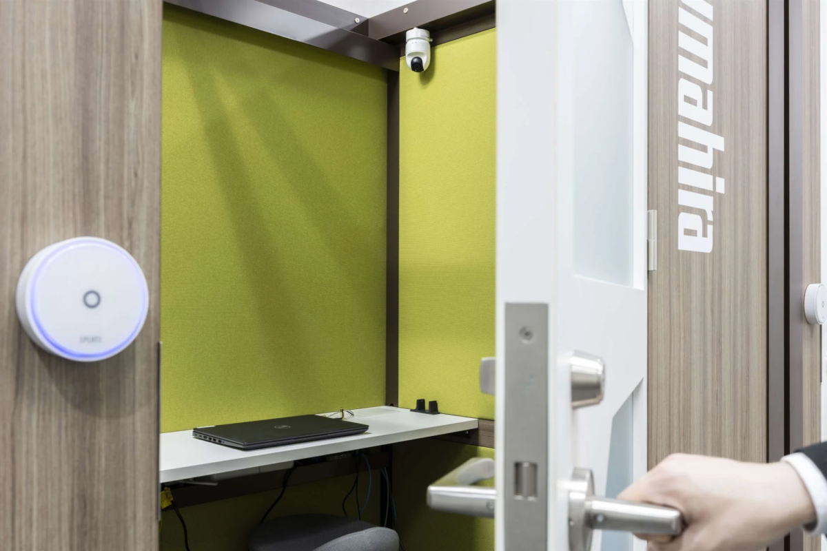 個室ブース、監視カメラ、セキュリティカメラ