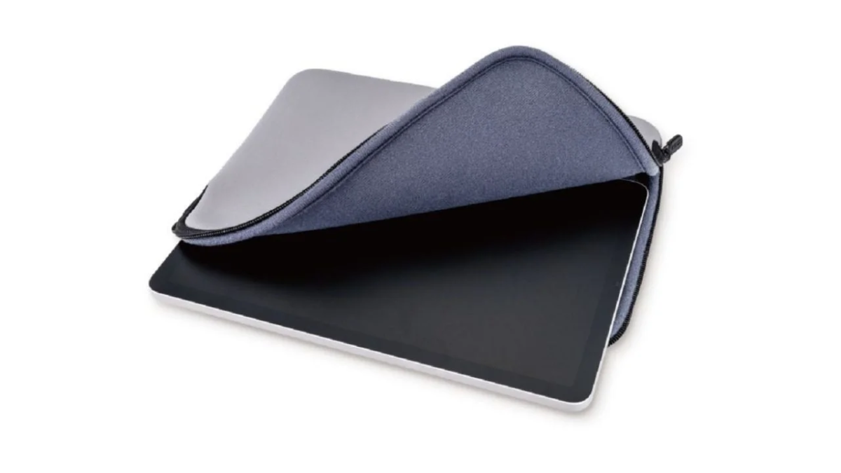 ケースに収納されたタブレット