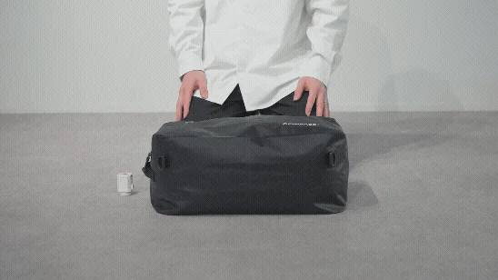 専用エアポンプで圧縮