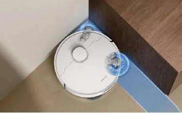 ロボット掃除機が部屋の隅を清掃