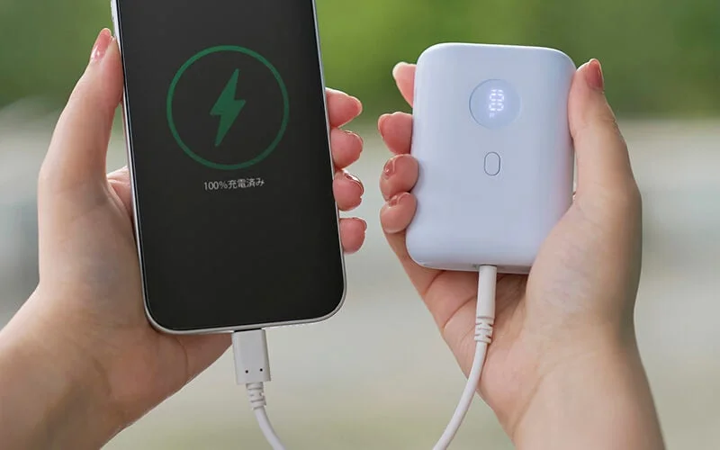 スマートフォンとモバイルバッテリーの充電状態