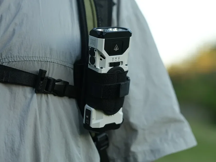 バックパックに装着されたWUBEN X1 Pro