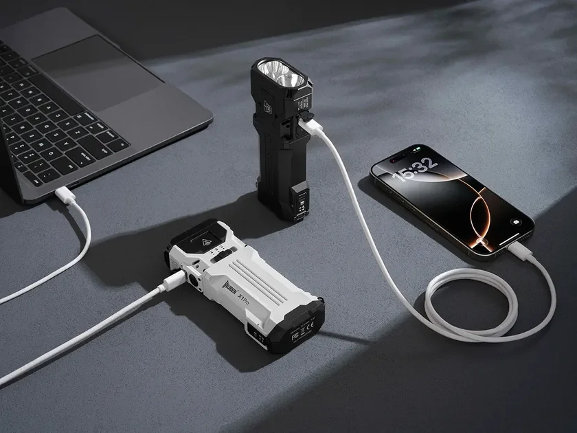 電子機器を充電するWUBEN X1 Pro