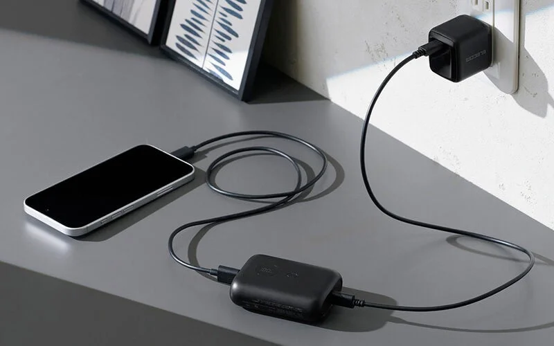 スマートフォンとモバイルバッテリーの同時充電