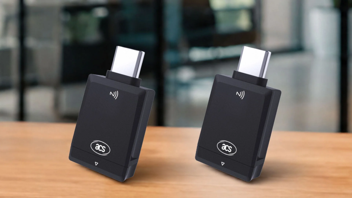 2つの黒いUSB-C非接触型リーダー