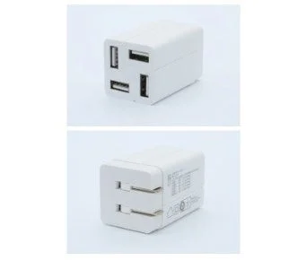 白い直方体のUSB充電器を2つの角度から撮影した画像です。上部には複数のUSBポートがあり、下部には折りたたみ式の電源プラグと側面に製品仕様らしき文字が確認できます。