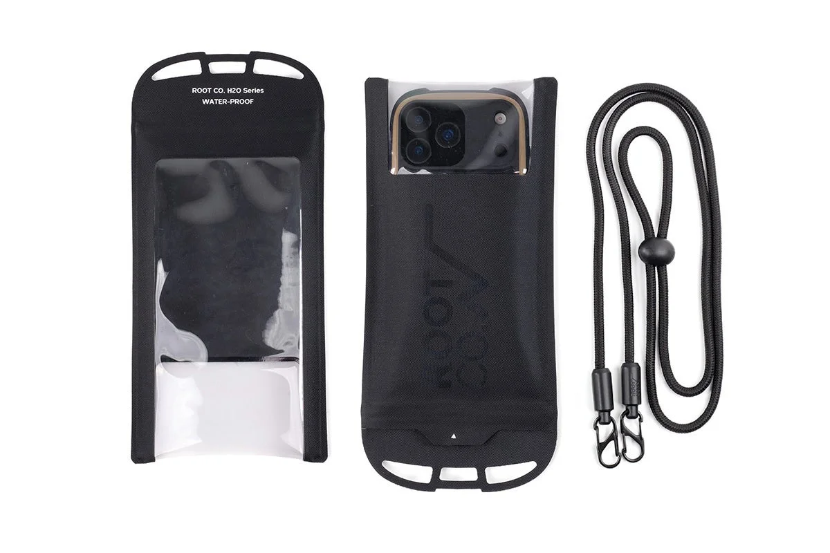 ROOT CO. H2O Seriesの防水スマートフォンケースとネックストラップ