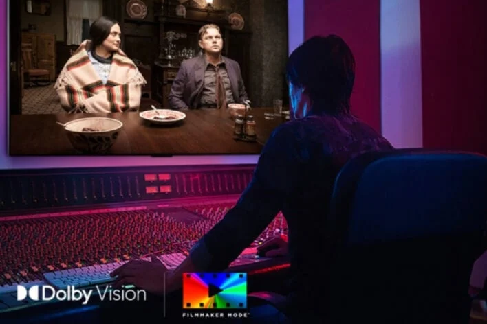 Dolby Vision FILMMAKER MODEのロゴとスタジオ風景