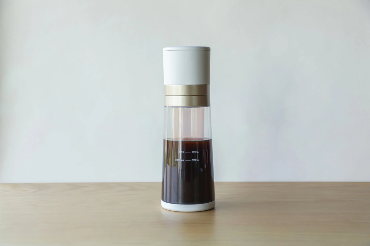 抽出されたコーヒーのボトル