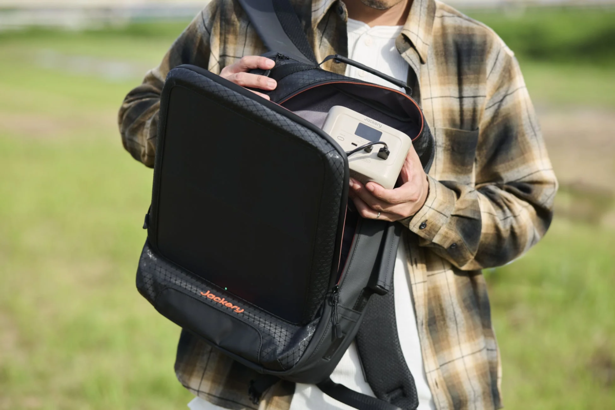 Jackery Solar Backpackにポータブル電源を収納