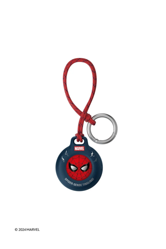 スパイダーマンのマスクデザインが特徴的な、AirTagのようなトラッカー用ケース