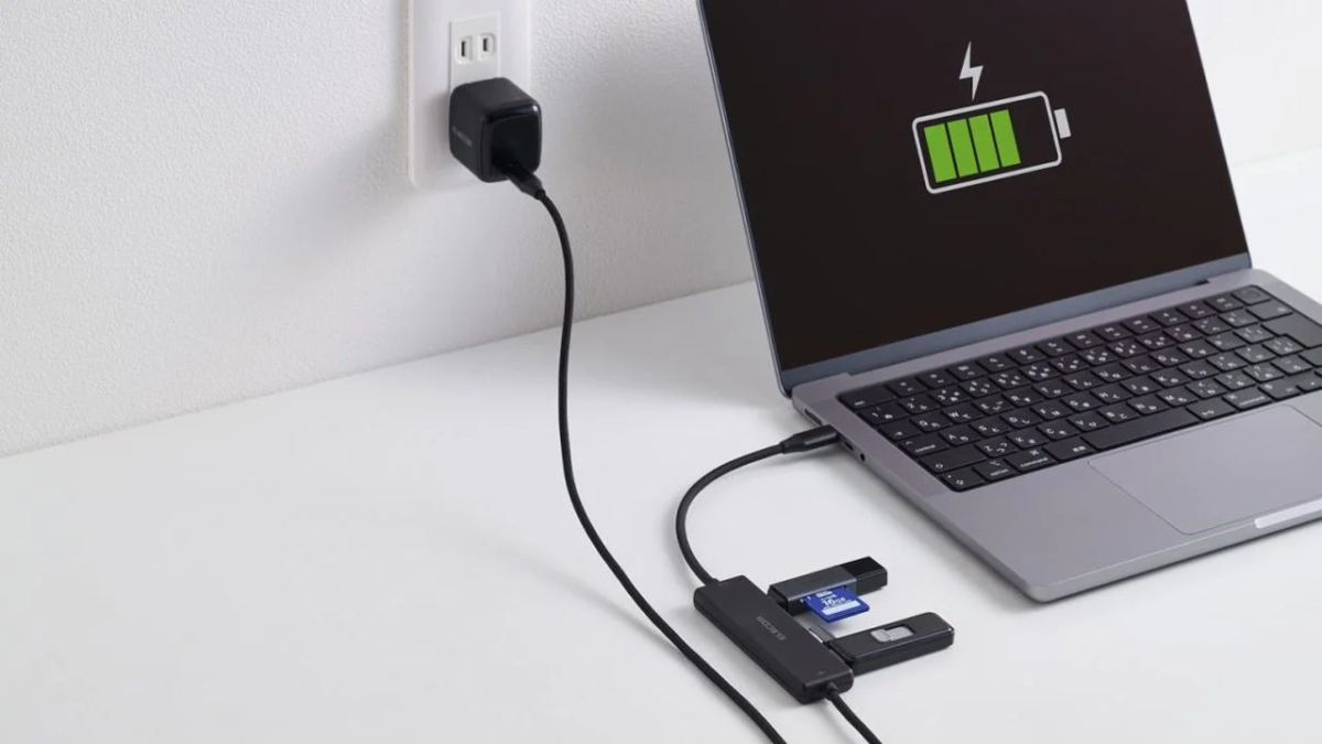 ノートPC充電、USBハブにSDカード、USBメモリ