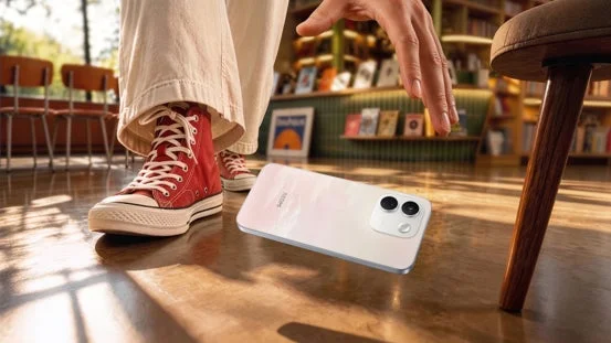 Redmi スマートフォンとスニーカー