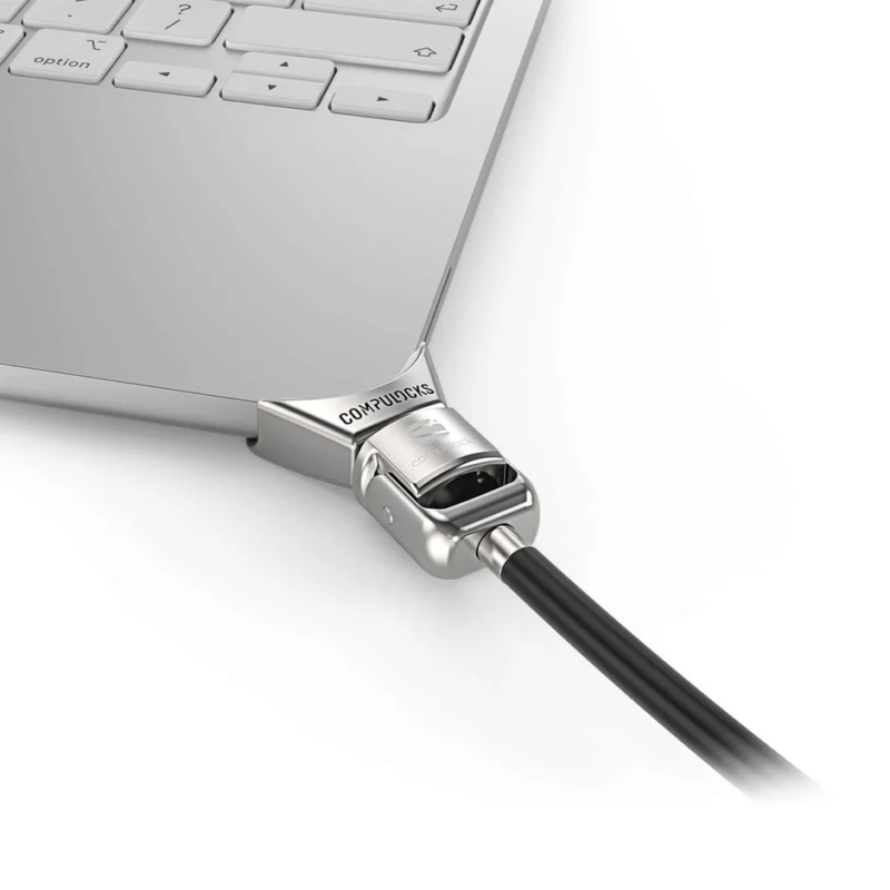 ノートパソコンの側面にCOMPULOCKS製のセキュリティロックが取り付けられている様子