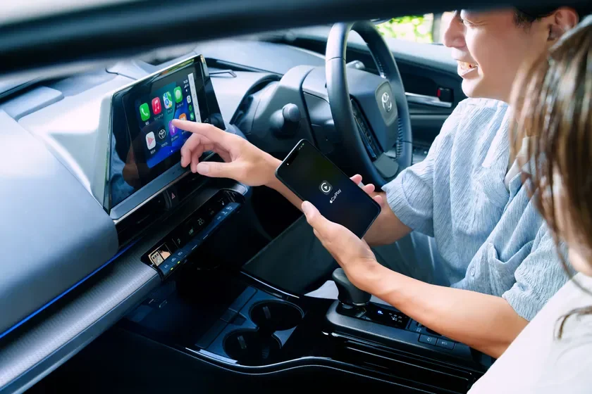 車内でCarPlayを操作する様子