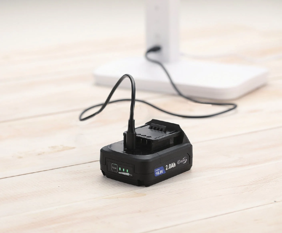 バッテリーパックとUSB-Cケーブル
