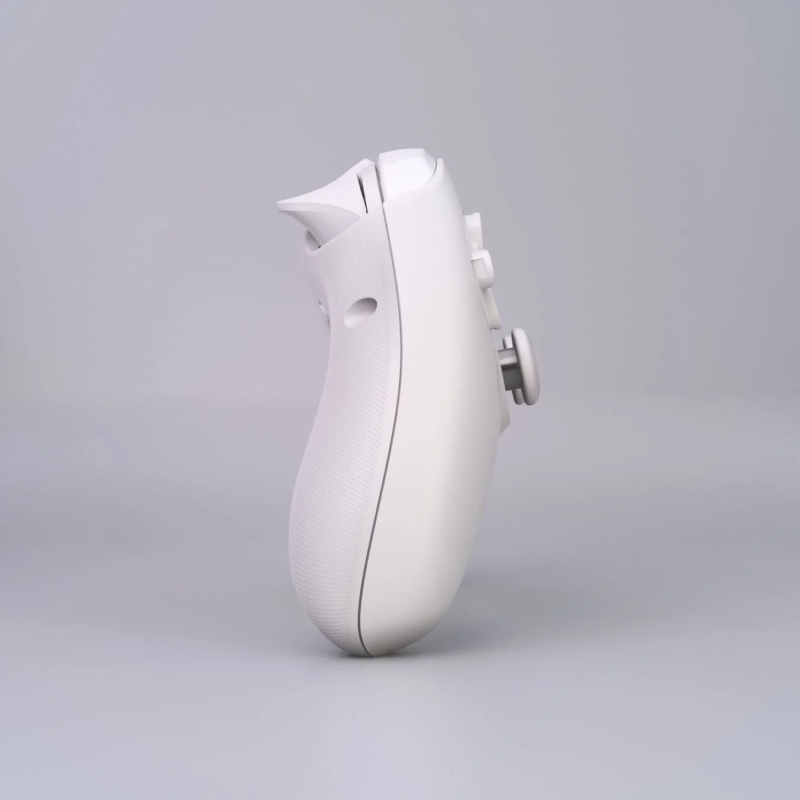 白いゲームコントローラーの側面画像