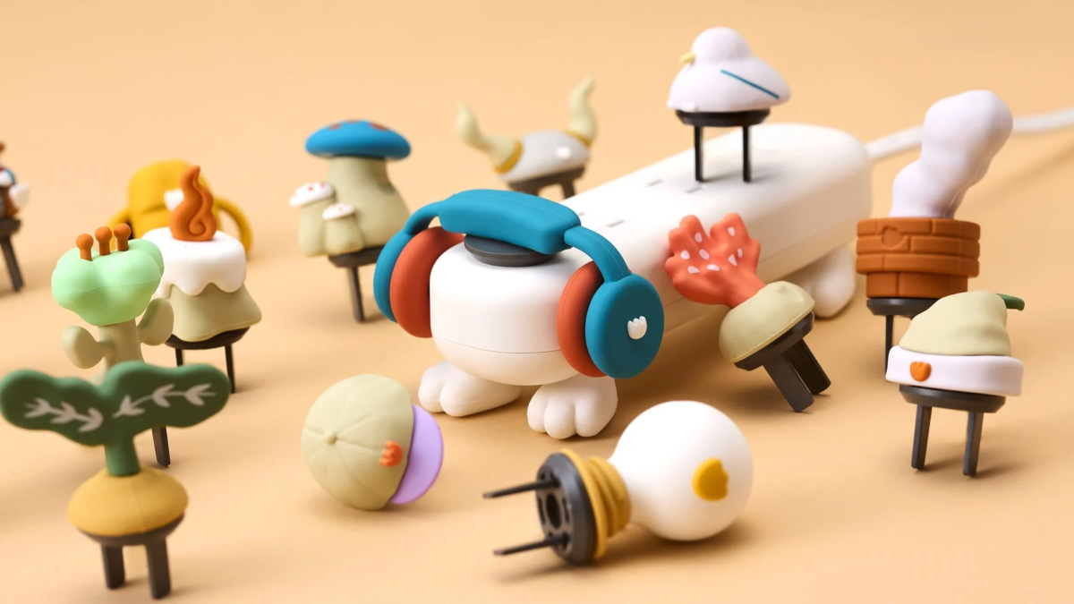 フィギュア付きプラグカバーと犬型タップ