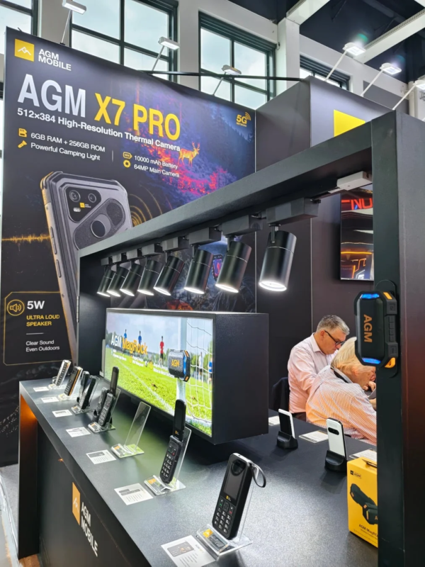 AGM X7 PROなどが展示されたブース