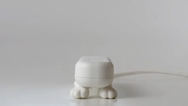 白い動物モチーフの電話機のようなオブジェクト