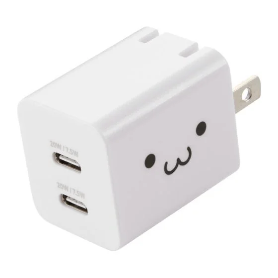 白い本体に可愛い顔が描かれたUSB充電器です。2つのUSB-Cポートを備え、各ポートで20W/17.5Wの出力に対応しています。
