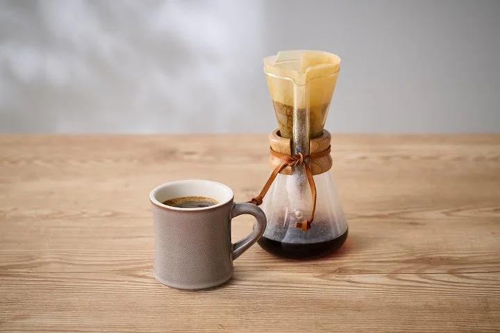 コーヒーが淹れられている様子